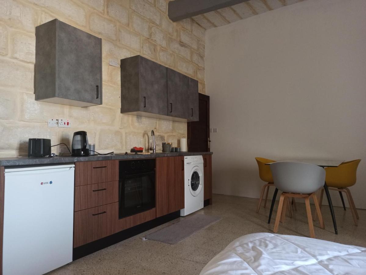 Beautiful Studio Apartment In Qormi Malta Bagian luar foto