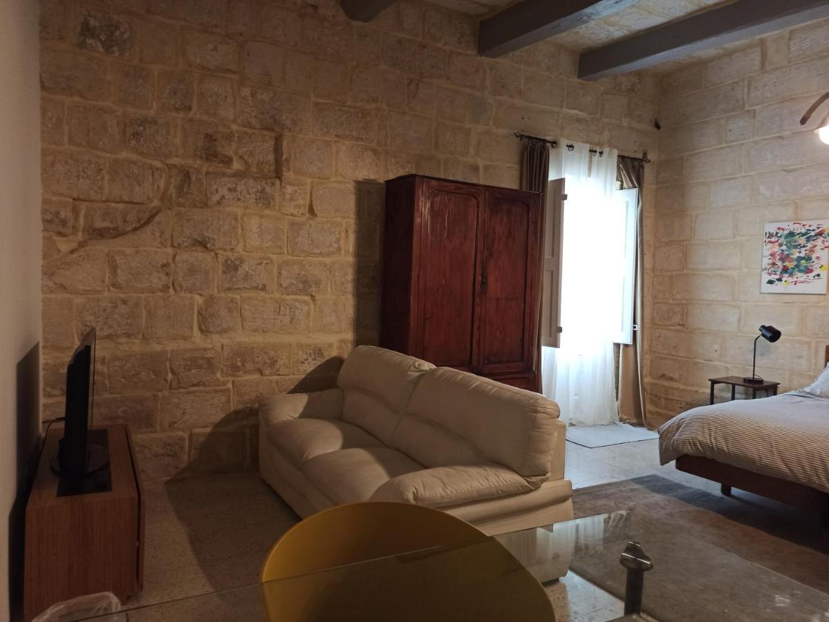 Beautiful Studio Apartment In Qormi Malta Bagian luar foto