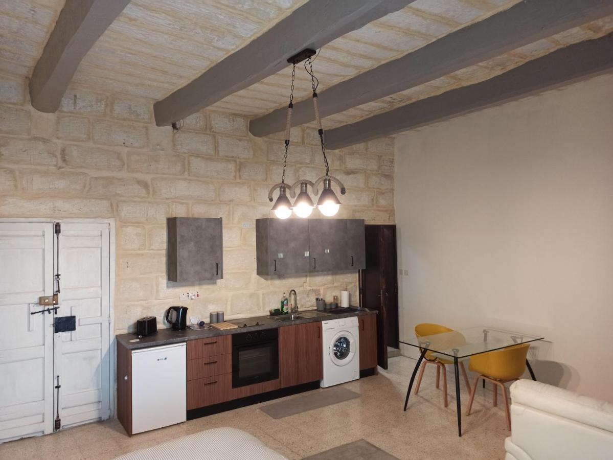 Beautiful Studio Apartment In Qormi Malta Bagian luar foto